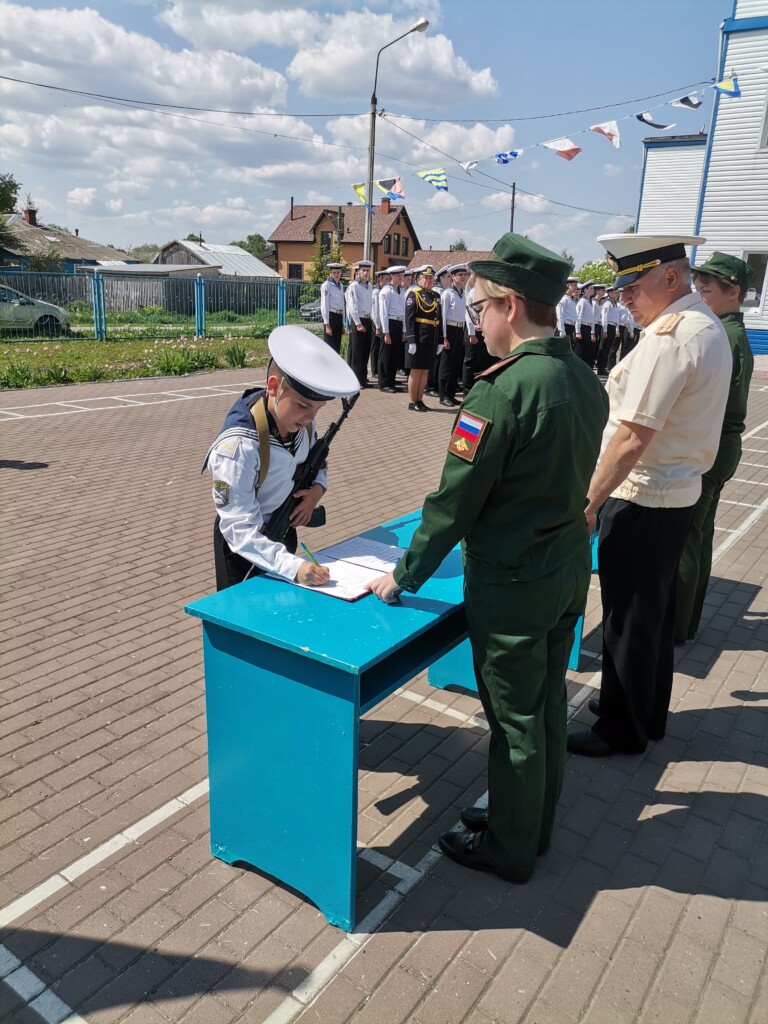 Глава Луховицкого района развеял сплетни о закрытии кадетского корпуса в Дединов